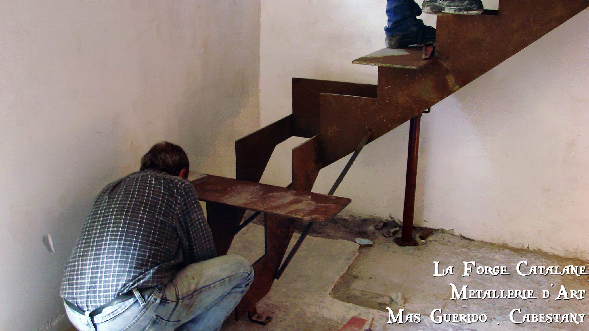 escalier limons cremaillere lisse decoupe laser marches fer 11 forge catalane.jpg